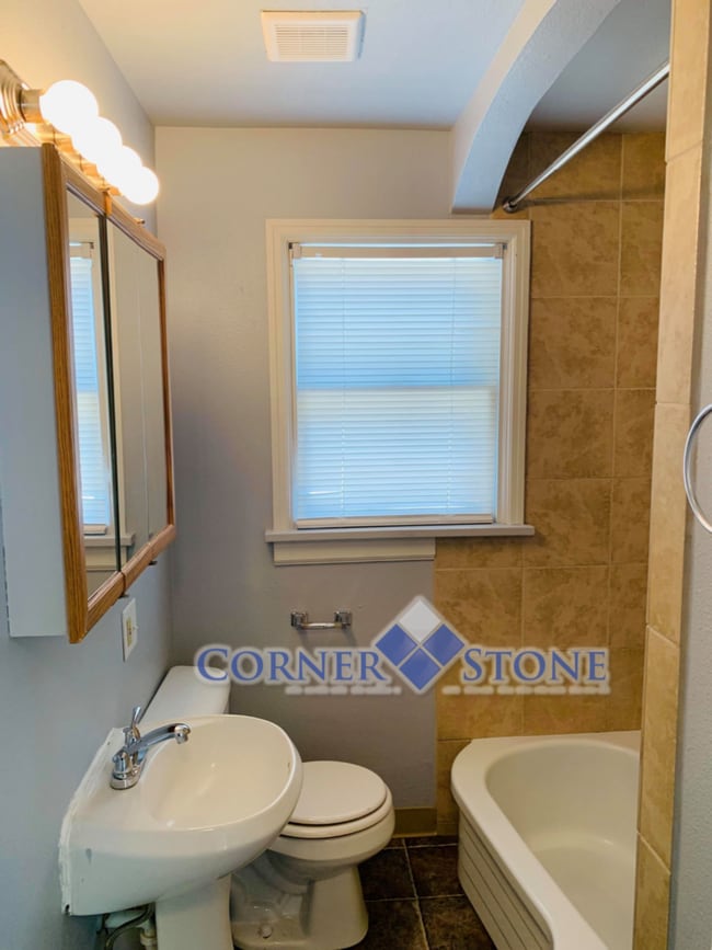 Building Photo - Charming Home with Large Detached Garage!