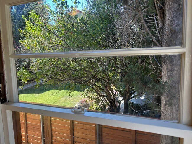 Building Photo - 1425 Allison Ave