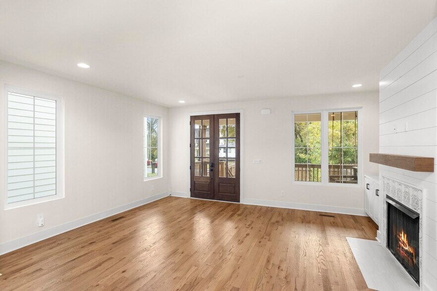 Building Photo - 337 Gatewood Ave