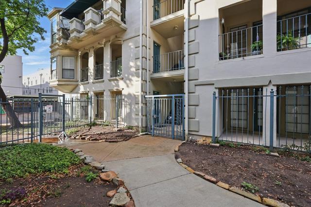Building Photo - 3105 San Jacinto St