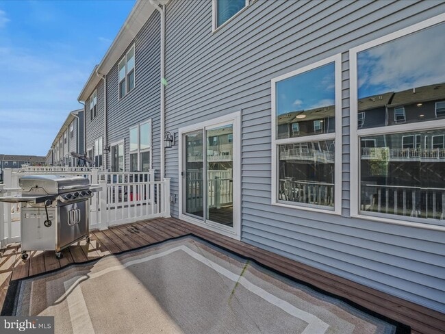 Building Photo - 179 Presidents Pointe Ave