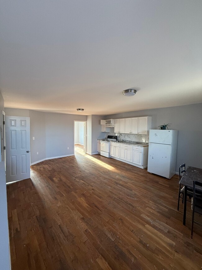 Building Photo - 666-672 S Broad Street