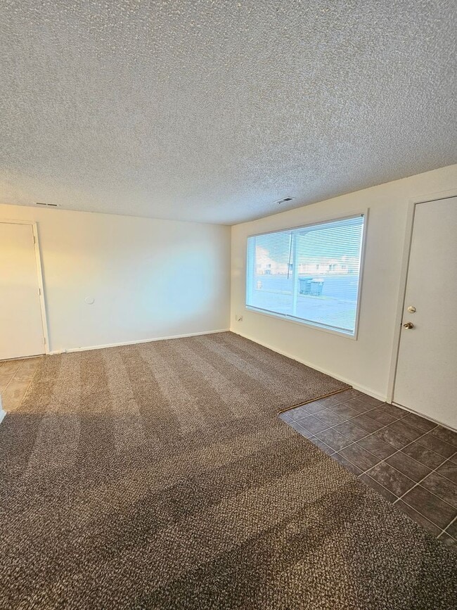 Building Photo - 1104-1106 S Grand Dr