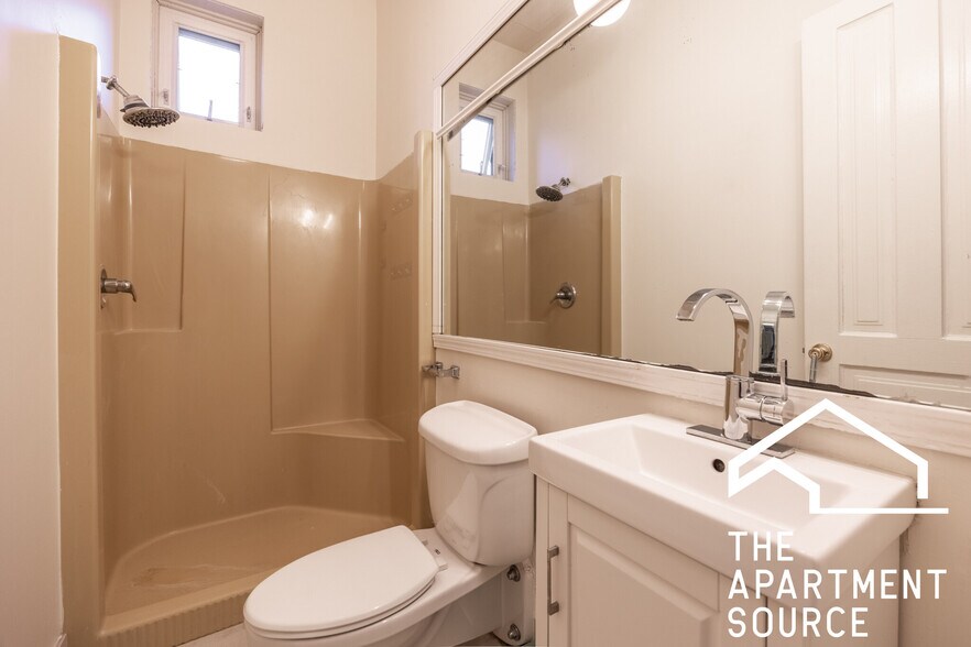 Building Photo - 2059 N Clifton Ave