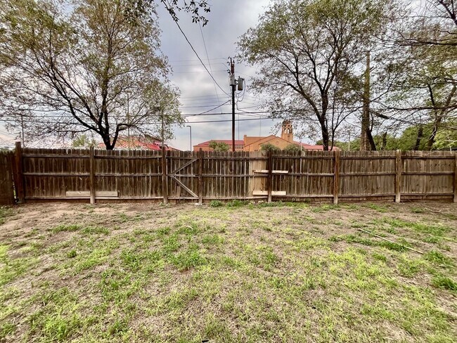 Building Photo - 2104 20th St