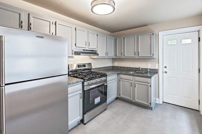 Building Photo - 3 bedroom, 1 bath, newly renovated home in Little Italy