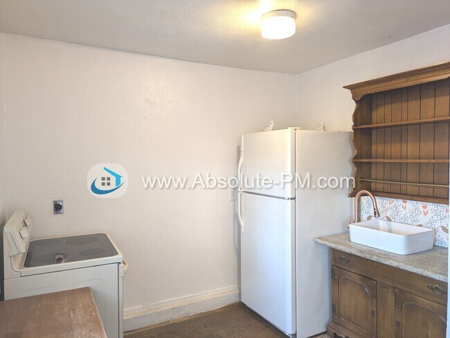Building Photo - Cozy 1 Bedroom Studio in the Orangevale Ag...