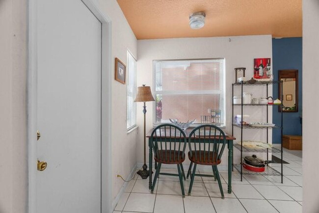 Building Photo - 5260 Grande Palm Cir