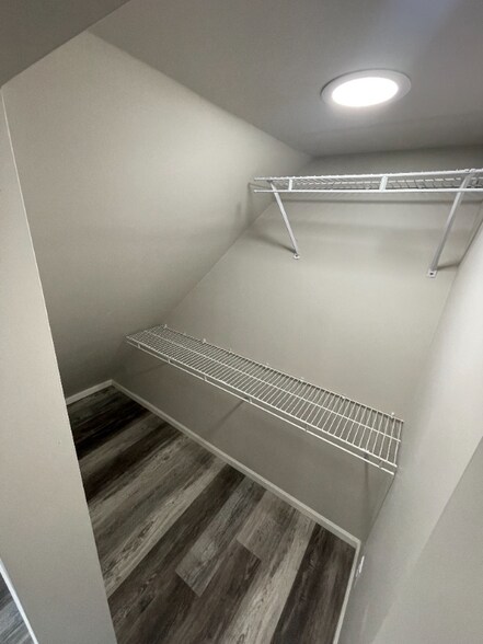 Building Photo - 825 7th Ave E