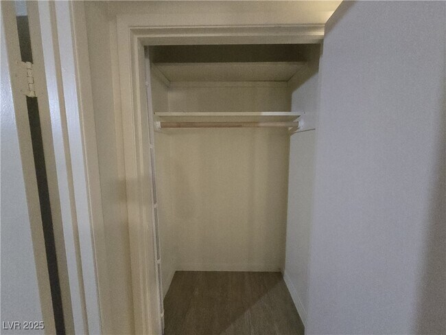 Building Photo - 1405 E Vegas Valley Dr