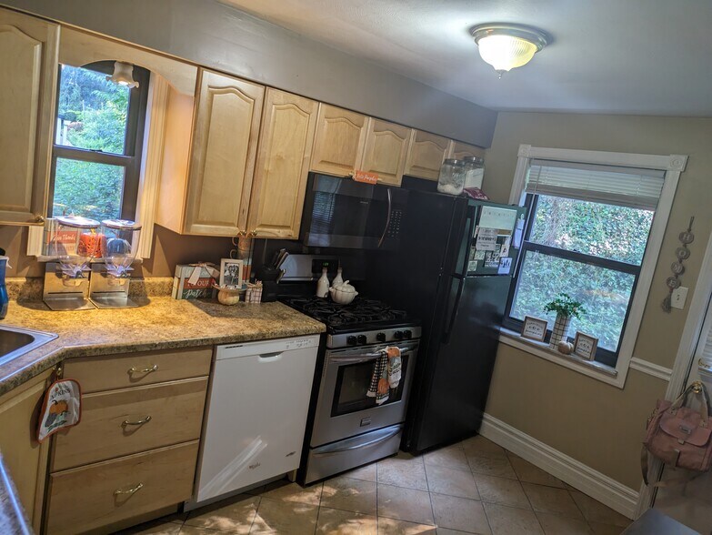 Building Photo - 235 Frankfort Ave