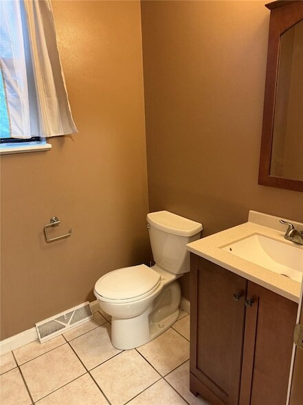 Building Photo - 210 Woodhaven Dr