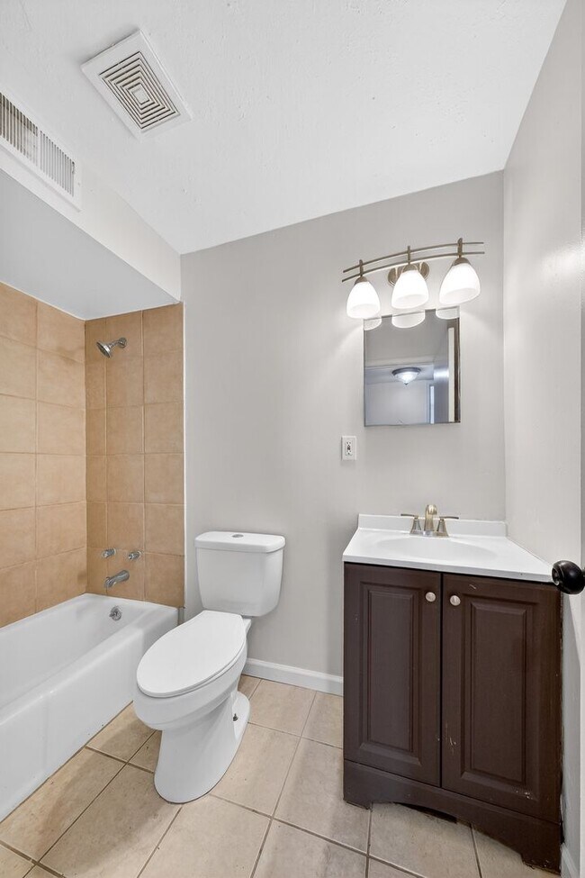 Building Photo - Now Accepting Section 8 –  3 Bedroom /2 Bath Florissant, MO