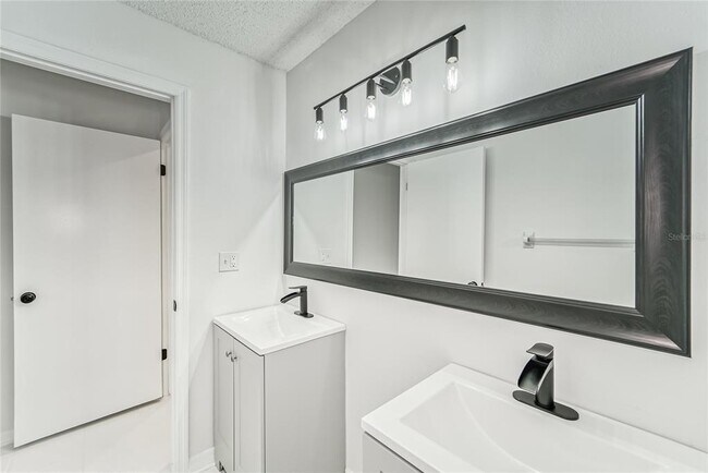 Building Photo - 1326 Idlewood Dr