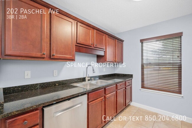 Building Photo - 202 Paschel Ave