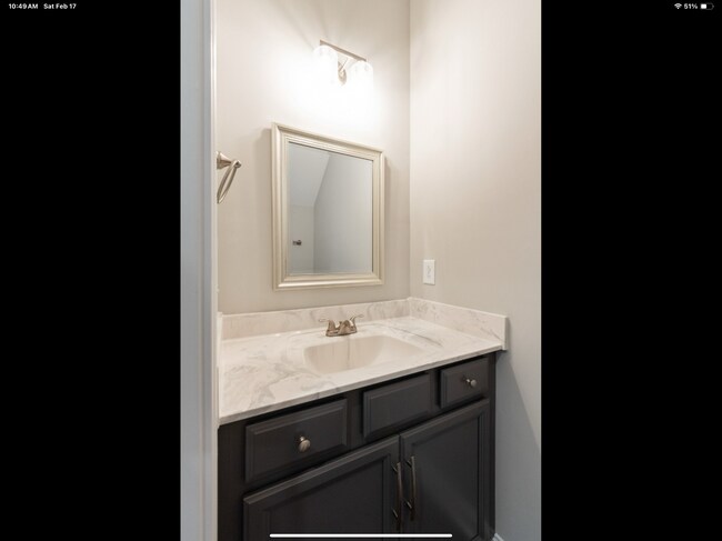 Half bathroom - 1086 Spicer Dr