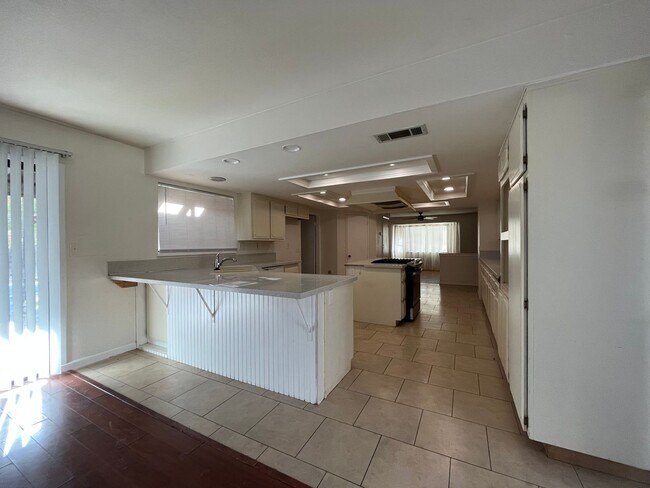Building Photo - 3 bedroom 2.5 bath Home with a Bonus Room ...