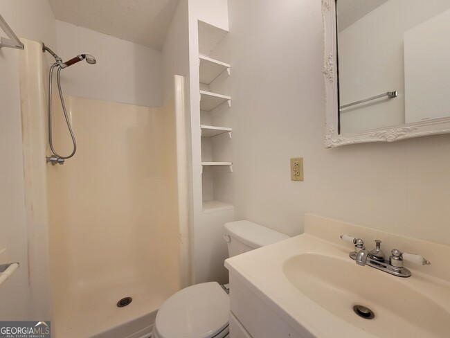 Building Photo - 304 E Broad St