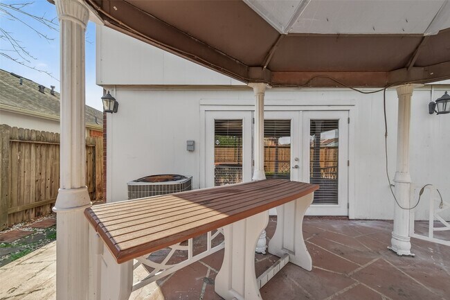 Building Photo - 15910 Clayton Bend Dr