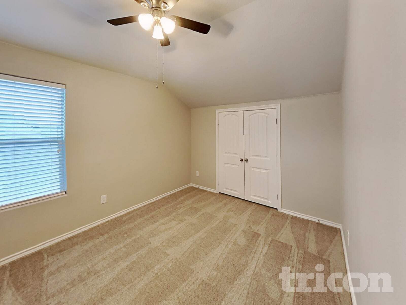 Building Photo - 601 Creekview Dr