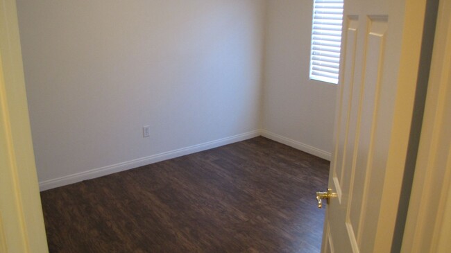 Building Photo - Home in Northwest Bakersfield with Solar