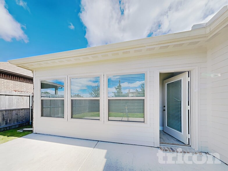 Building Photo - 7708 Cottonwood Dr