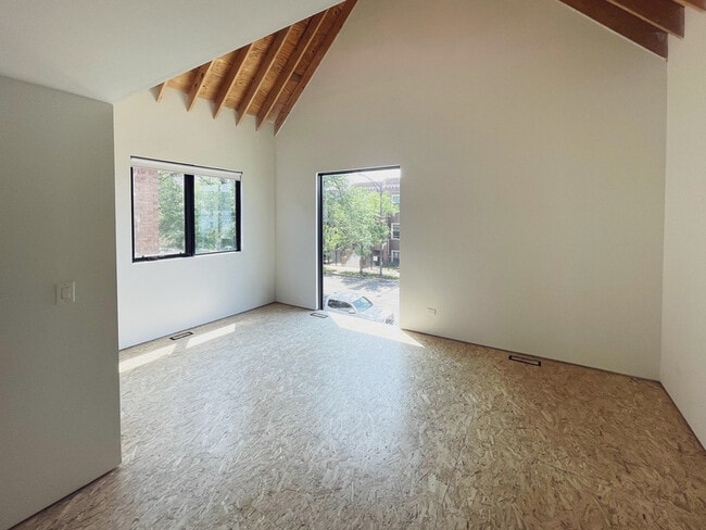 Building Photo - 2129 N Kimball Ave
