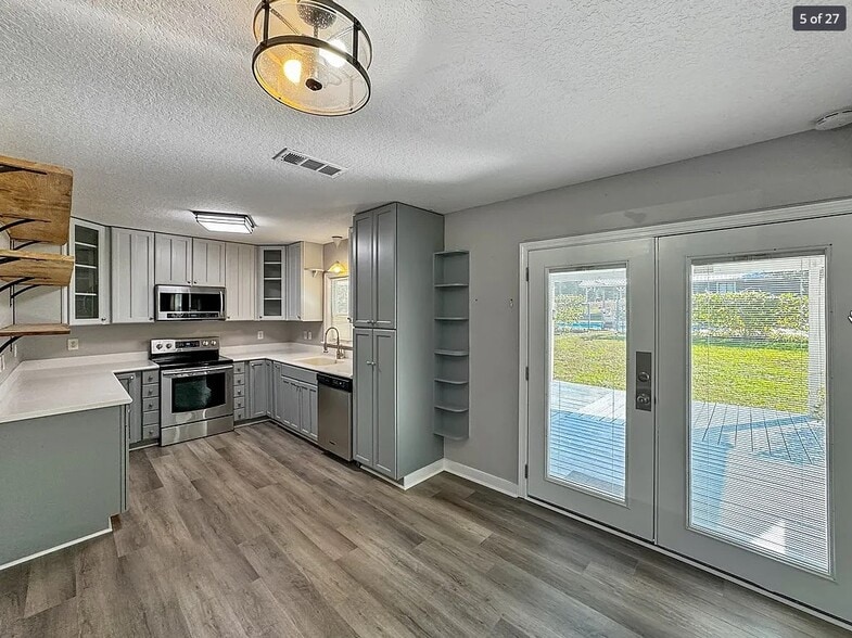 Building Photo - 1612 Vada Rd