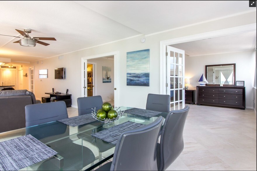 Building Photo - 3100 NE 49th St