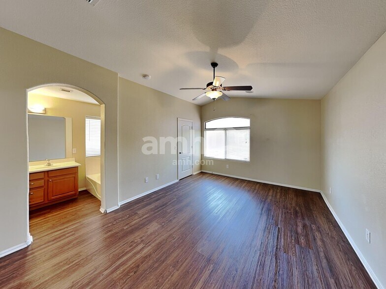Building Photo - 8409 S 50th Ln