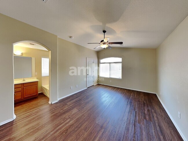 Building Photo - 8409 S 50th Ln