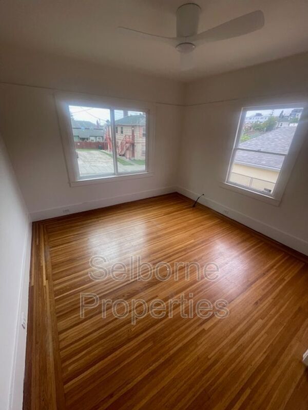 Building Photo - 1424 E 20th St