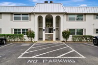 Building Photo - Beautiful 1Bed/1Bath Condo for Rent! Saras...