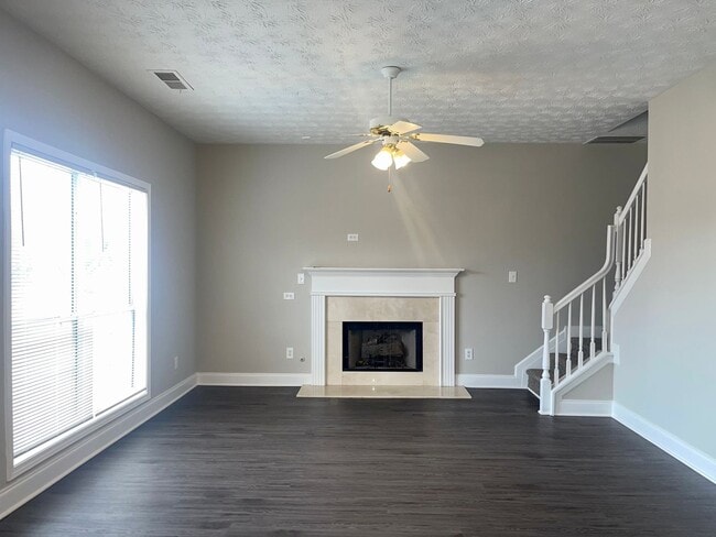 Building Photo - JUST REDUCED--$1895 for a 4 Bed/2.5 Bath Home In Swim/Tennis Community in McDonough!