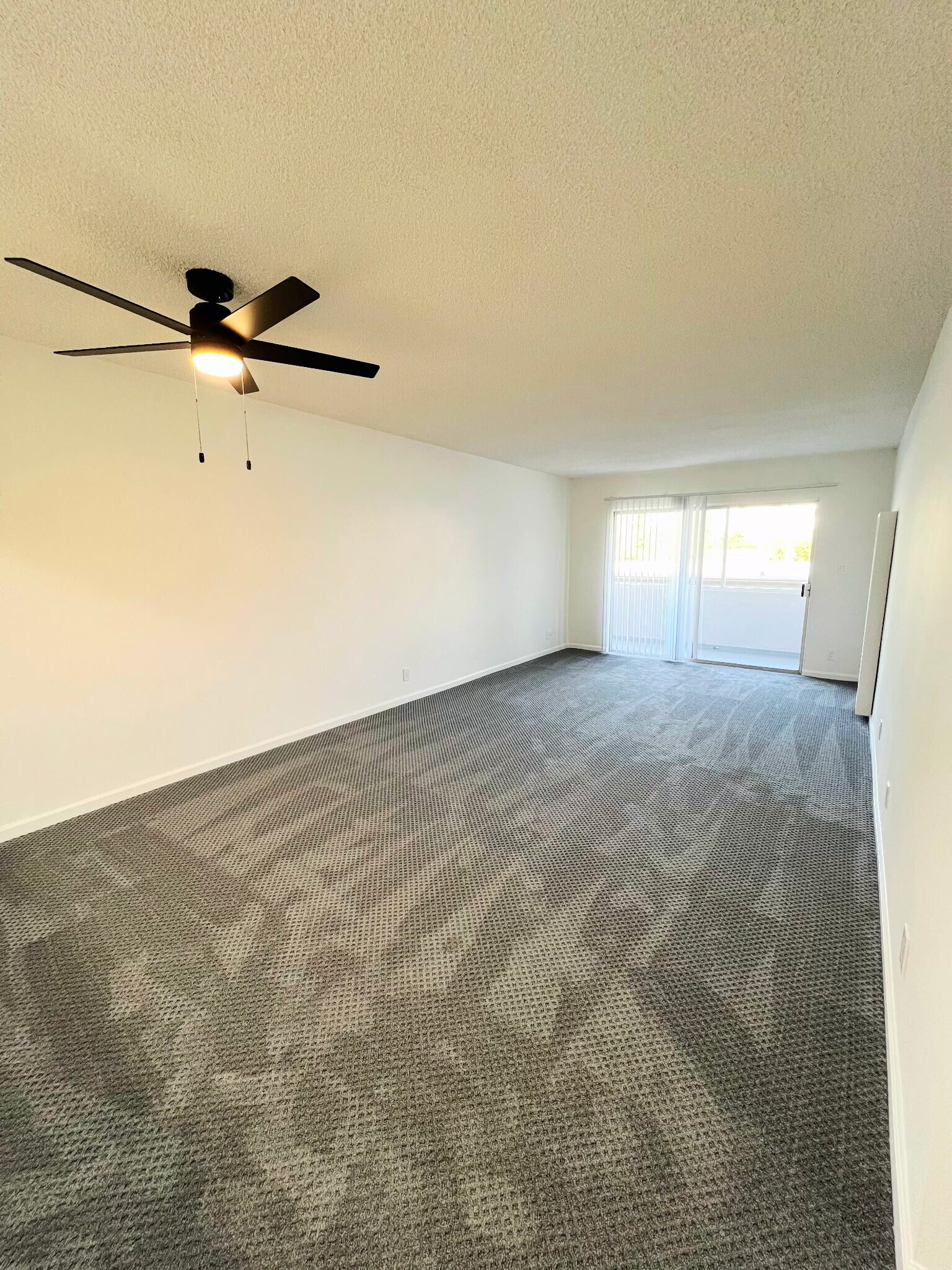 Building Photo - 10527 Palms Blvd