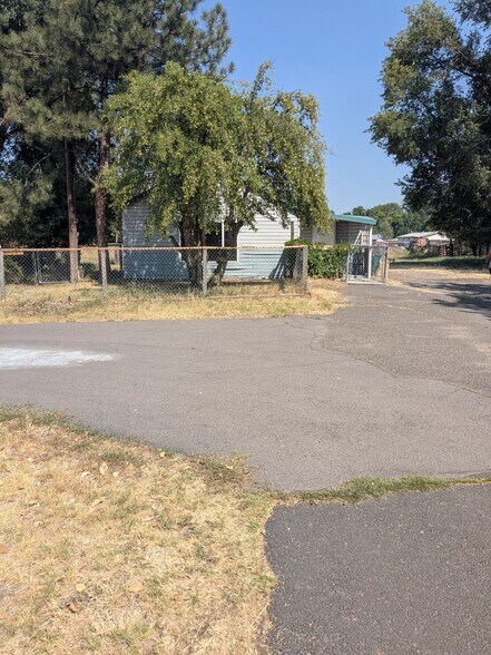 Building Photo - 3917 Altamont Dr
