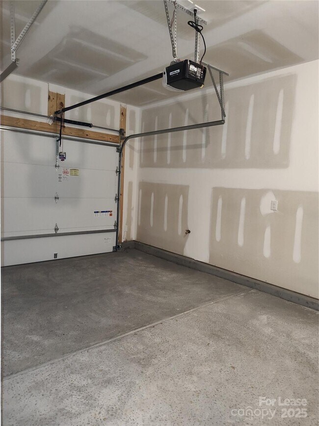 Building Photo - 10033 Guardian Dr