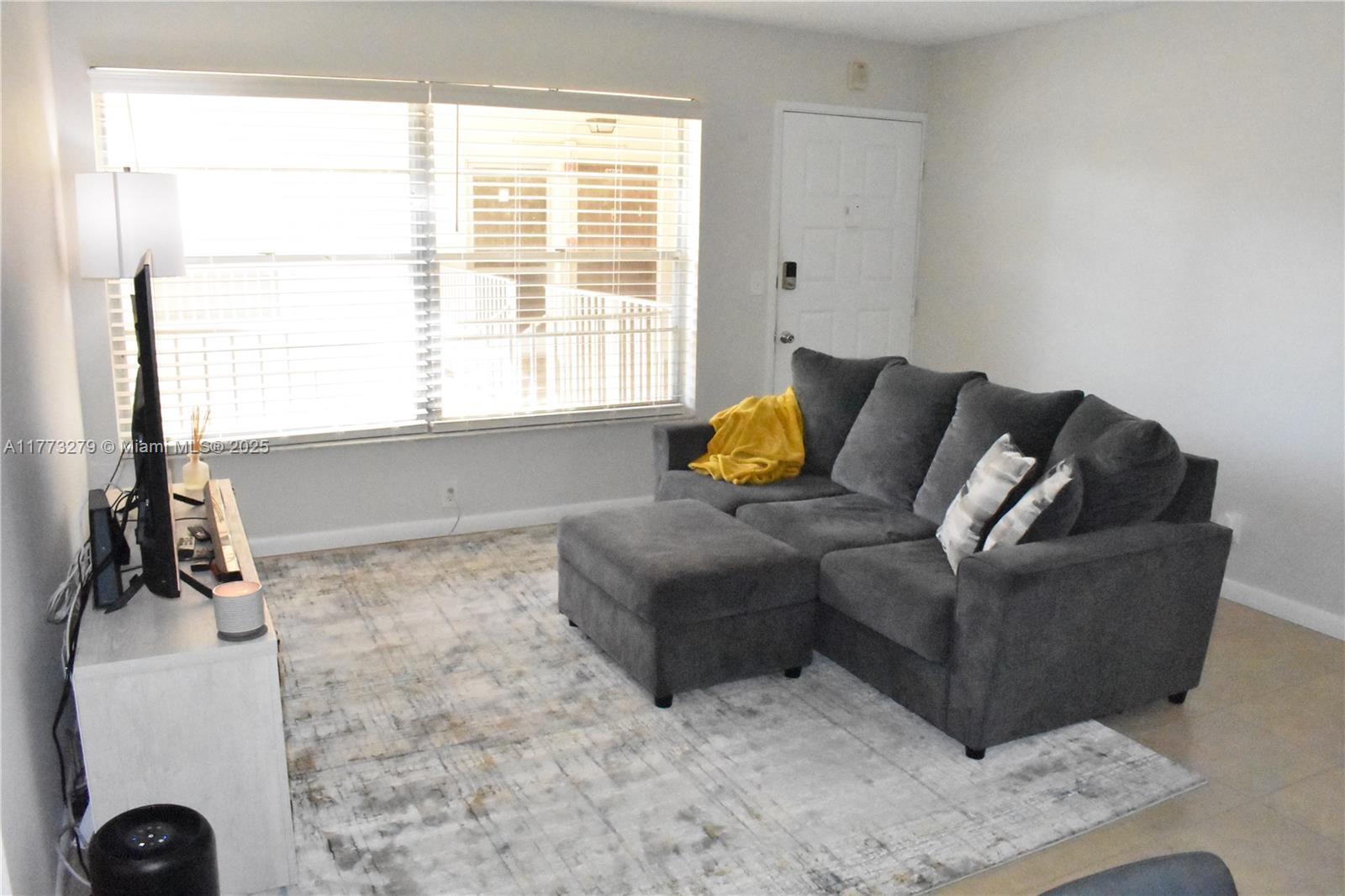 Fully furnished 2 bed, 2 bath apartment for rent in one of the best areas of Coral Springs – Univers - 3586 N University Dr
