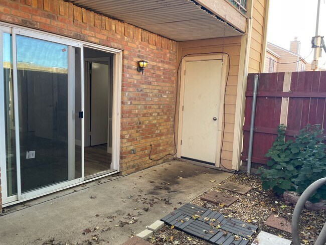 Building Photo - Briarpark Village