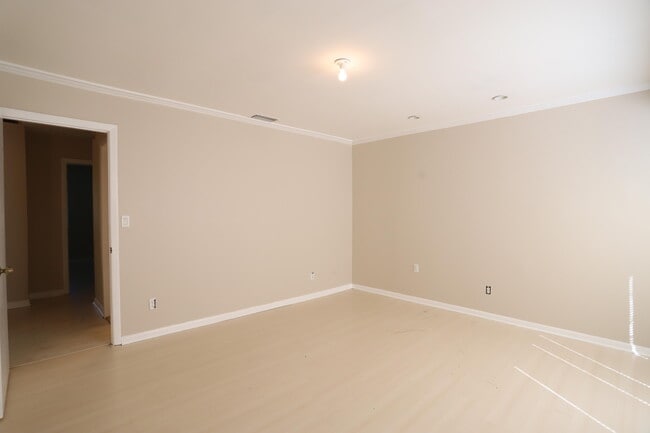 Building Photo - 101 Shoreview Dr