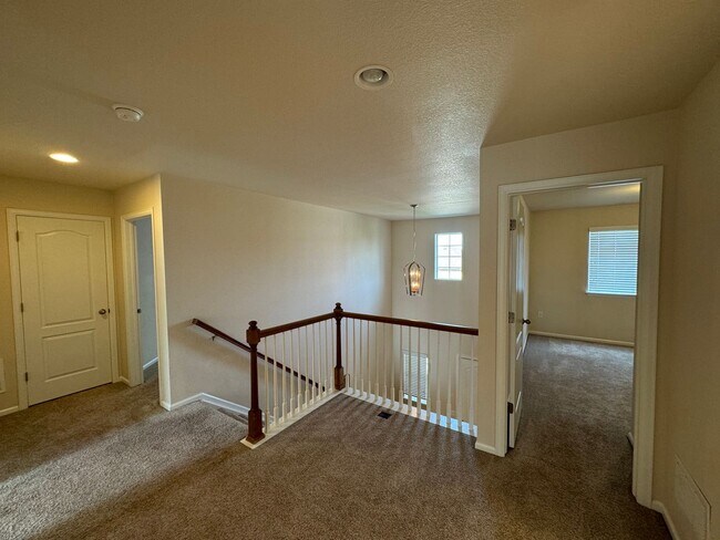 Building Photo - Well maintained Home with 4 bedrooms 3 baths in Erie