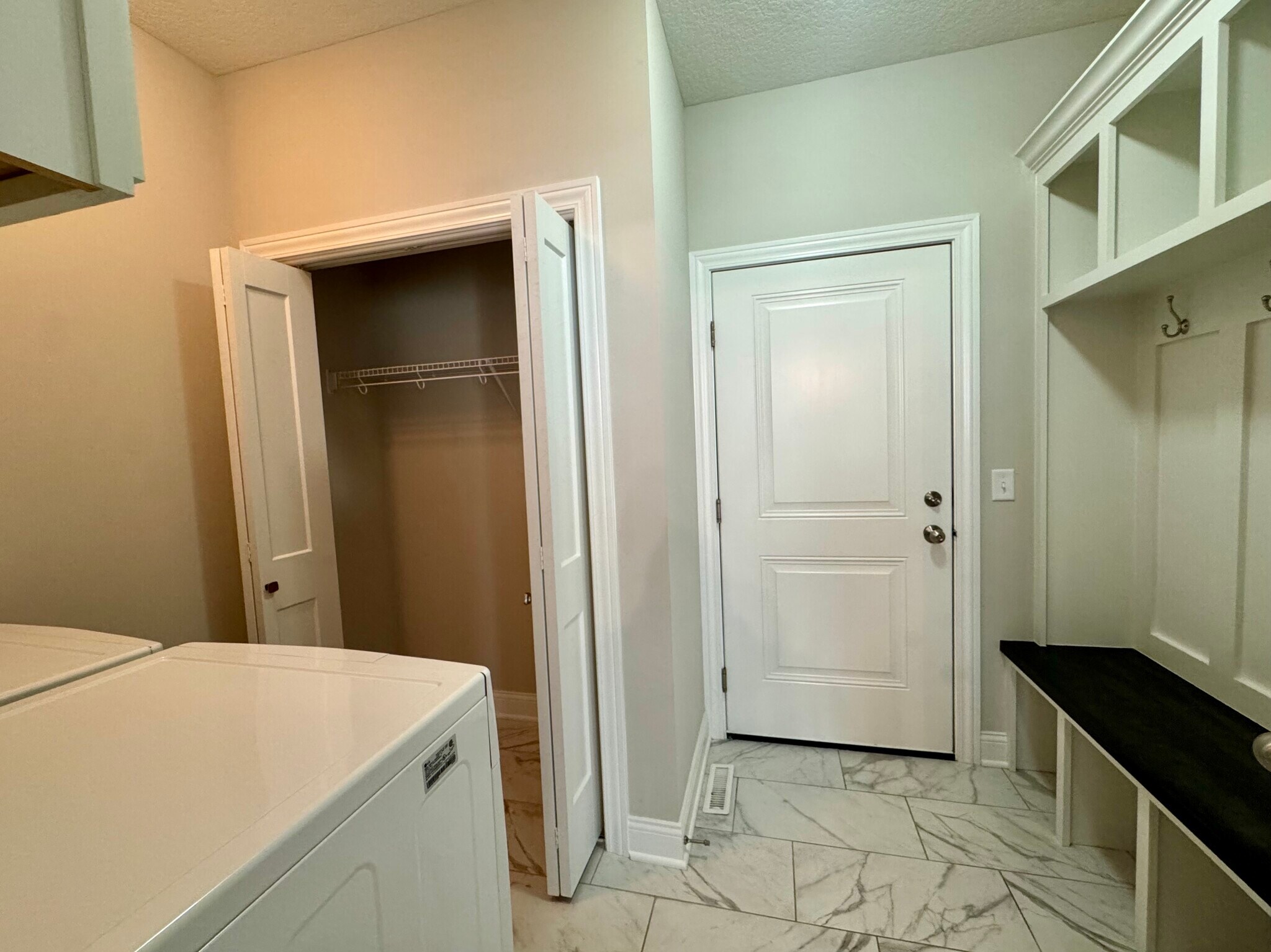 Building Photo - 5058 Pandit Dr