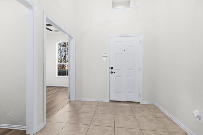 Building Photo - Lake Ridge