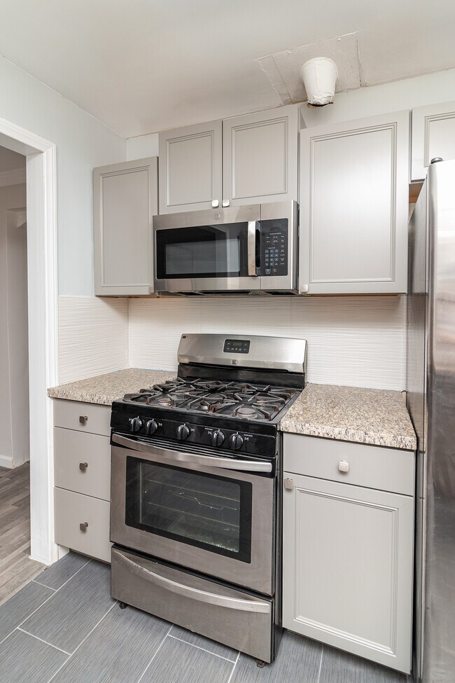 Building Photo - 17944 Collins St