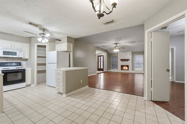 Building Photo - 21739 Park Bend Dr