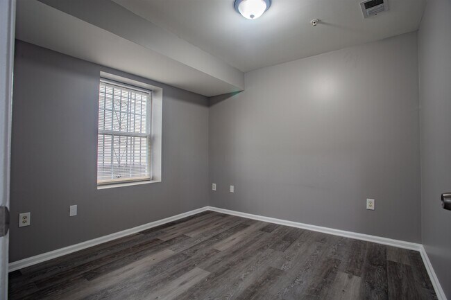 Building Photo - 280 Jelliff Ave