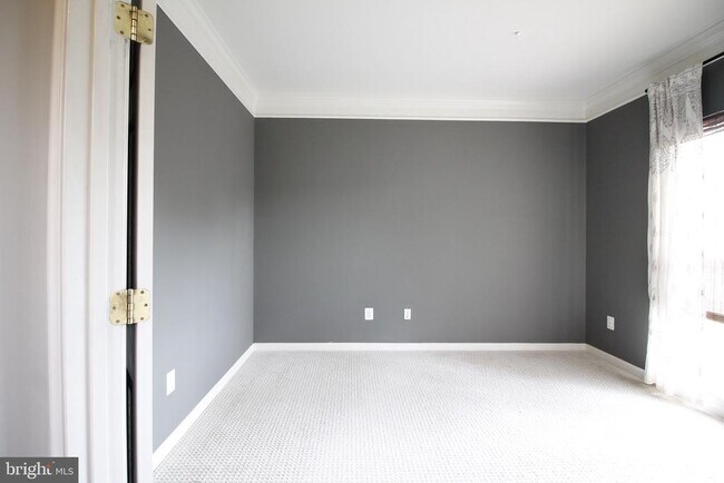 Building Photo - 5569 Jamisons Farm Dr