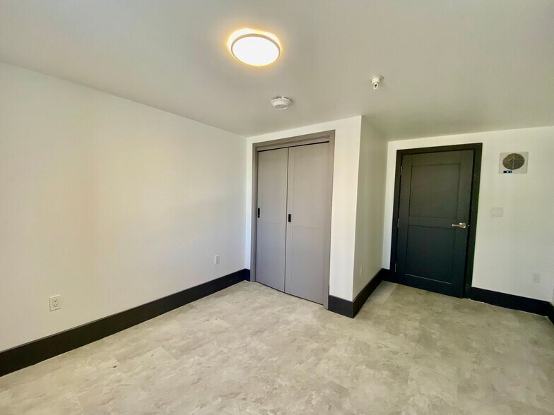 Building Photo - 116 E Randolph Ave