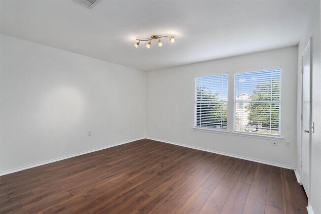 Building Photo - 3516 Sand Dunes Ave