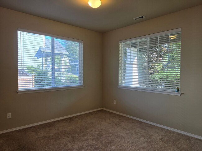 Building Photo - 21697 NW Monterey Loop